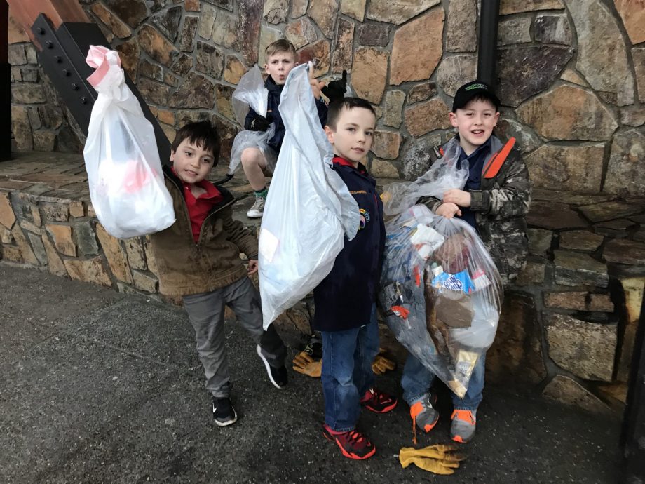 Cleaning Up Litter with the Cub Scouts